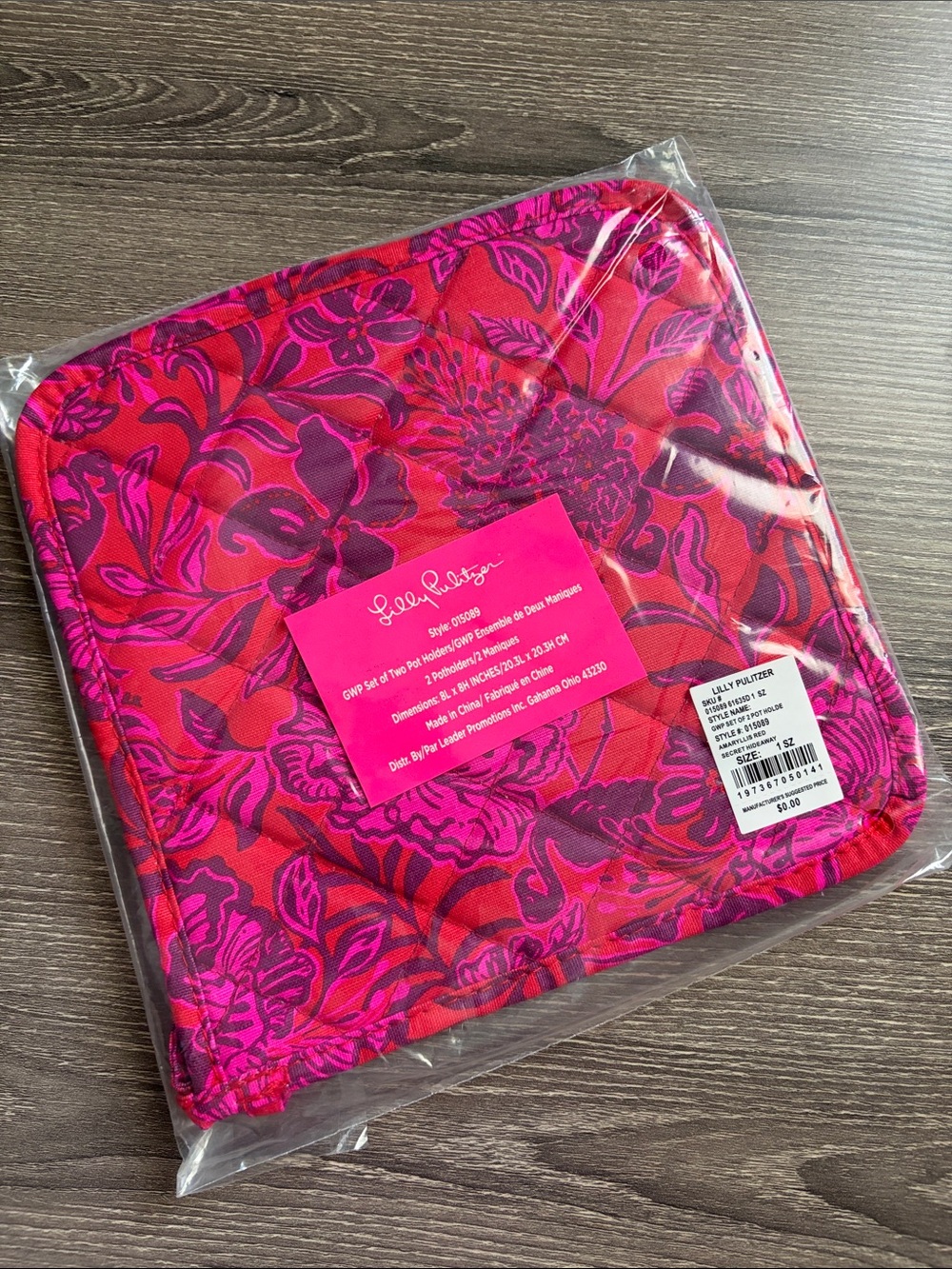 NWT Lilly Pulitzer Pot holders in Amaryllis Red Secret Hideaway